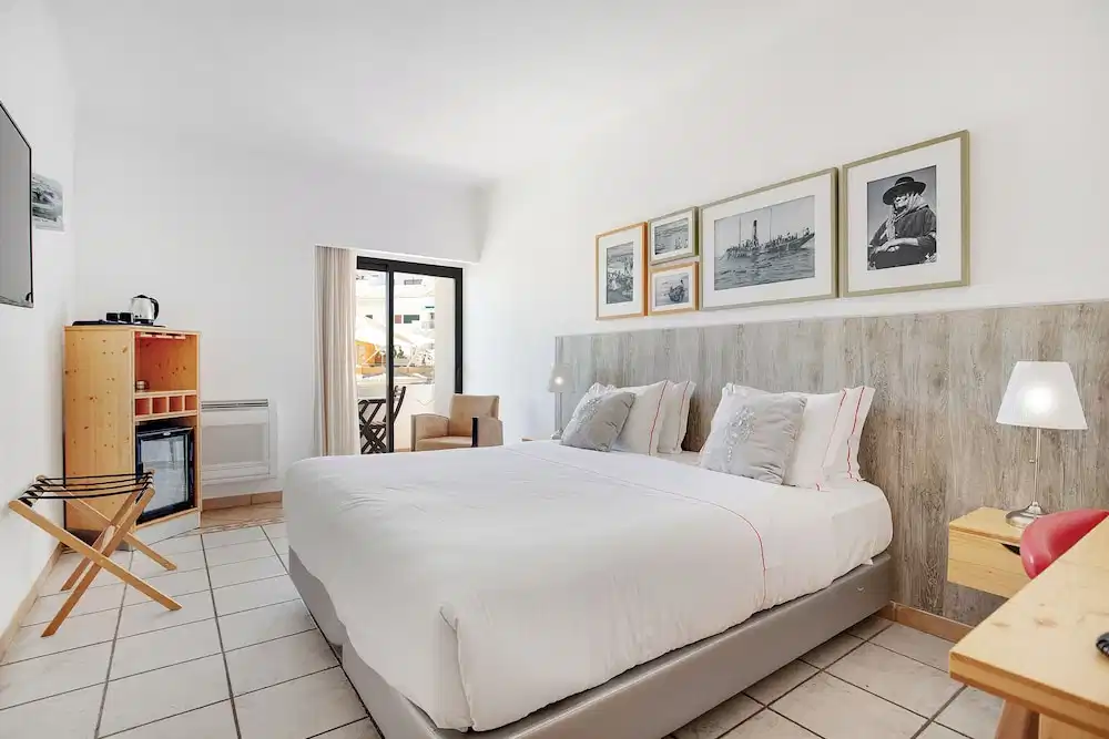 Hotel Carvoeiro Plaza — Hotel rooms in Carvoeiro, Faro