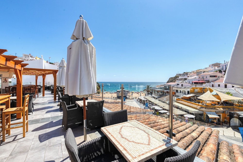 Hotel Carvoeiro Plaza — Restaurant & bars in Carvoeiro, Faro