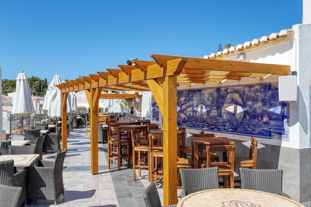 Hotel Carvoeiro Plaza — Restaurant & bars in Carvoeiro, Faro
