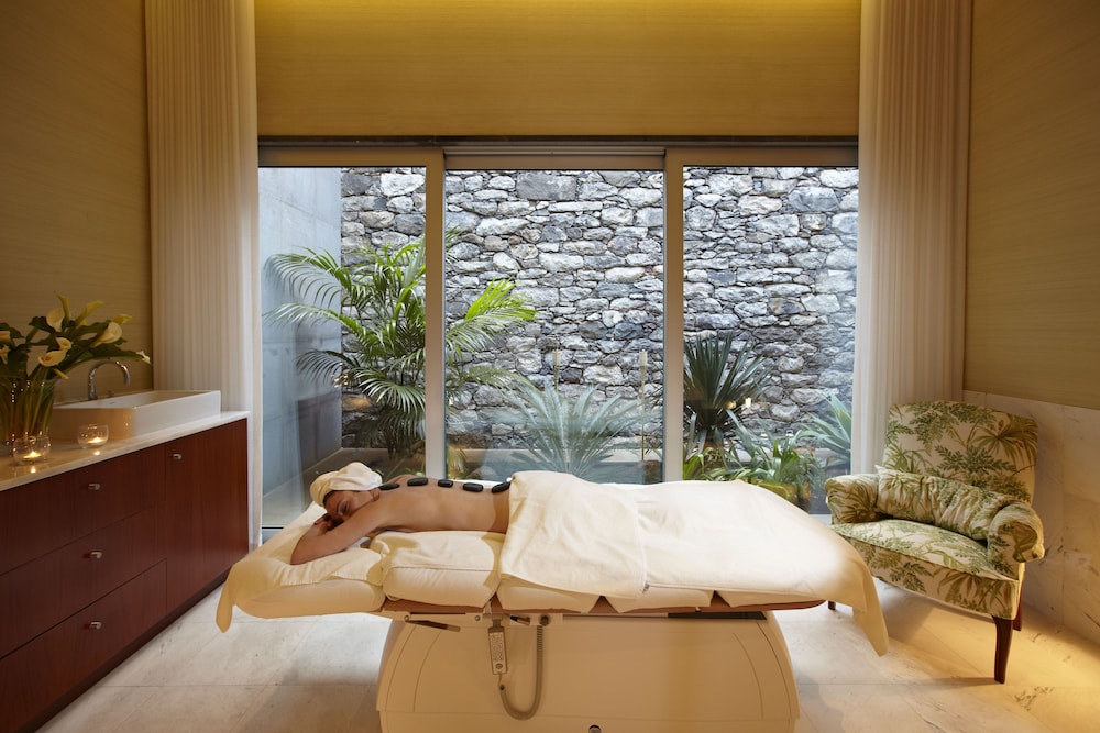 Casa Velha do Palheiro, Relais & Chateaux — Spa in Funchal, Madeira