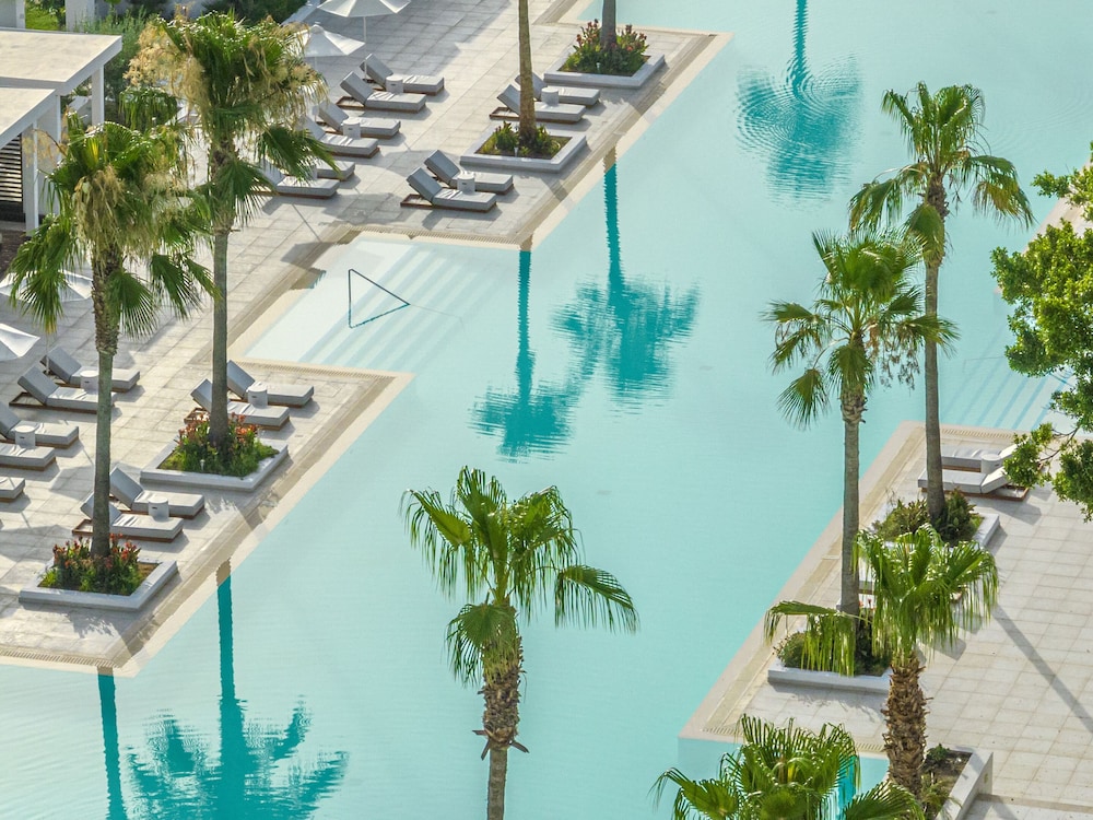 Grecotel LUX ME Dama Dama — Swimming pool in Faliraki, South Aegean