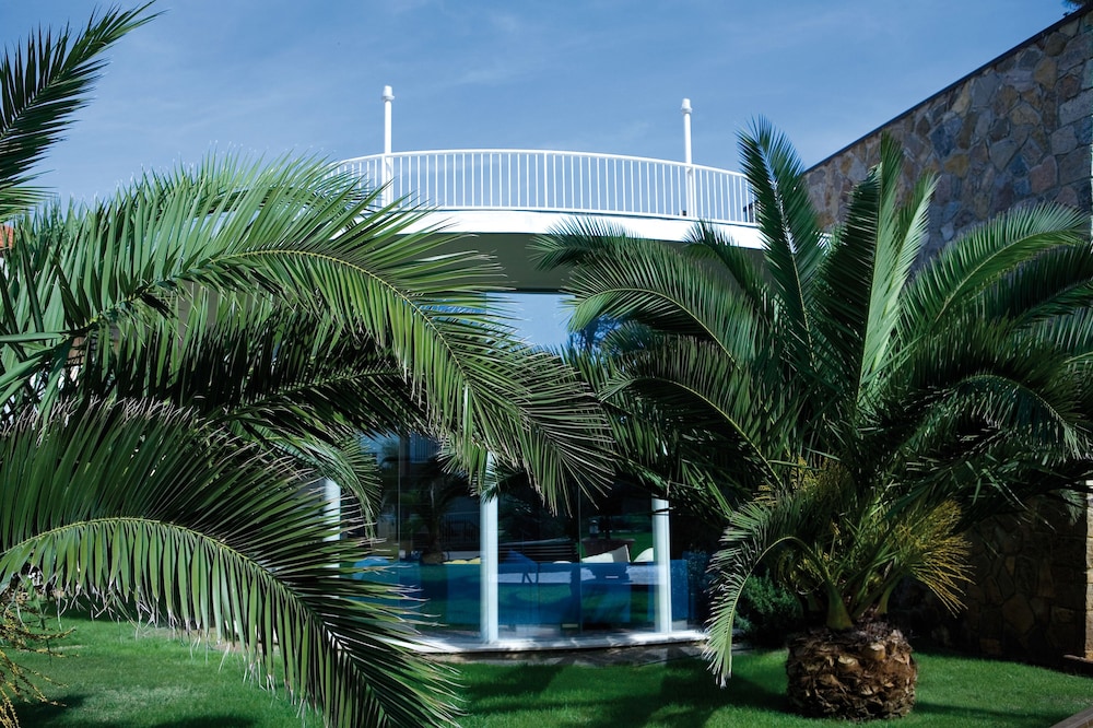 TH Tirrenia - Green Park Resort — Swimming pool in Pisa, Tuscany