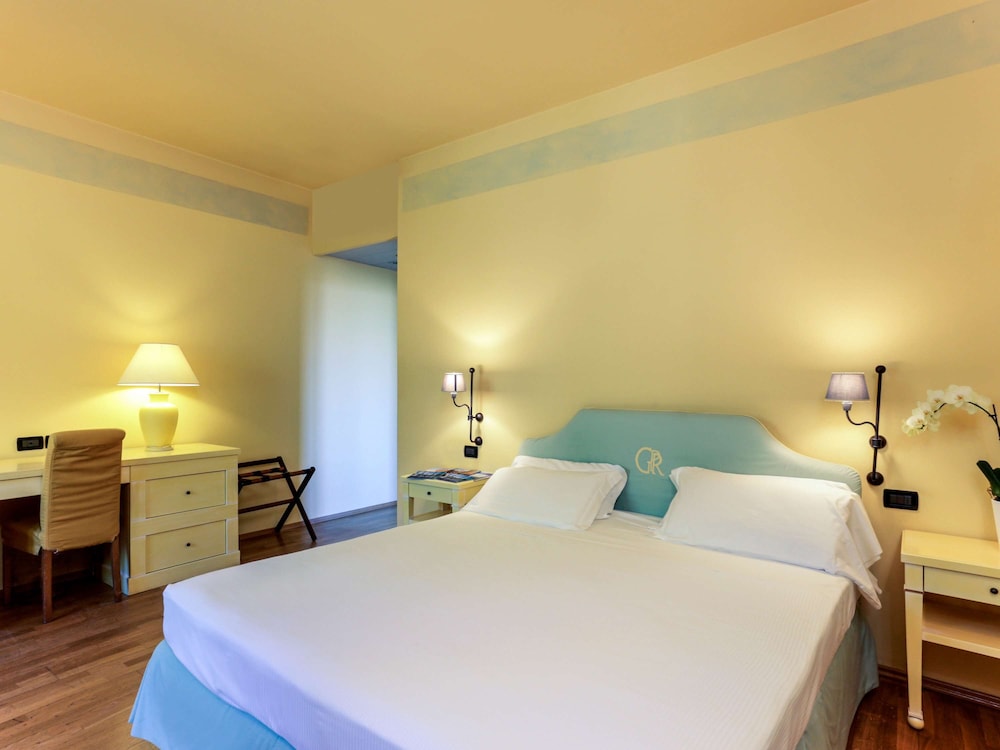 TH Tirrenia - Green Park Resort — Hotel rooms in Pisa, Tuscany