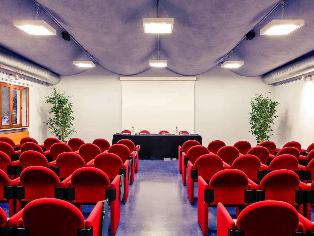 TH Tirrenia - Green Park Resort — Hotel building in Pisa, Tuscany