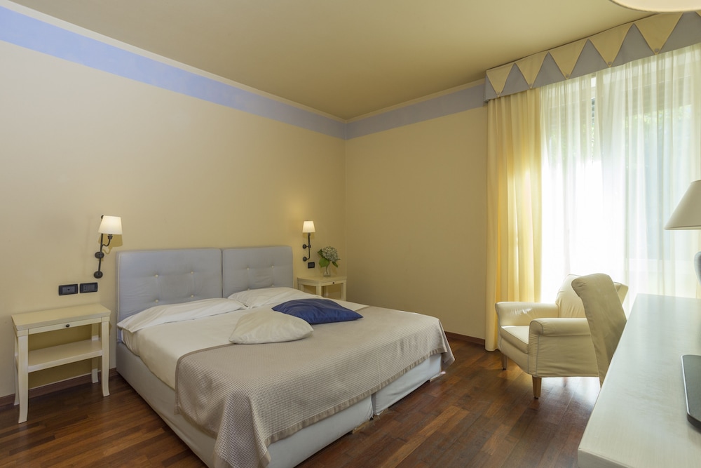TH Tirrenia - Green Park Resort — Hotel rooms in Pisa, Tuscany