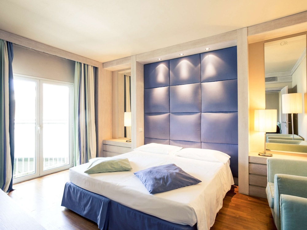 TH Tirrenia - Green Park Resort — Hotel rooms in Pisa, Tuscany