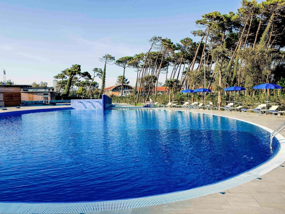 TH Tirrenia - Green Park Resort — Swimming pool in Pisa, Tuscany
