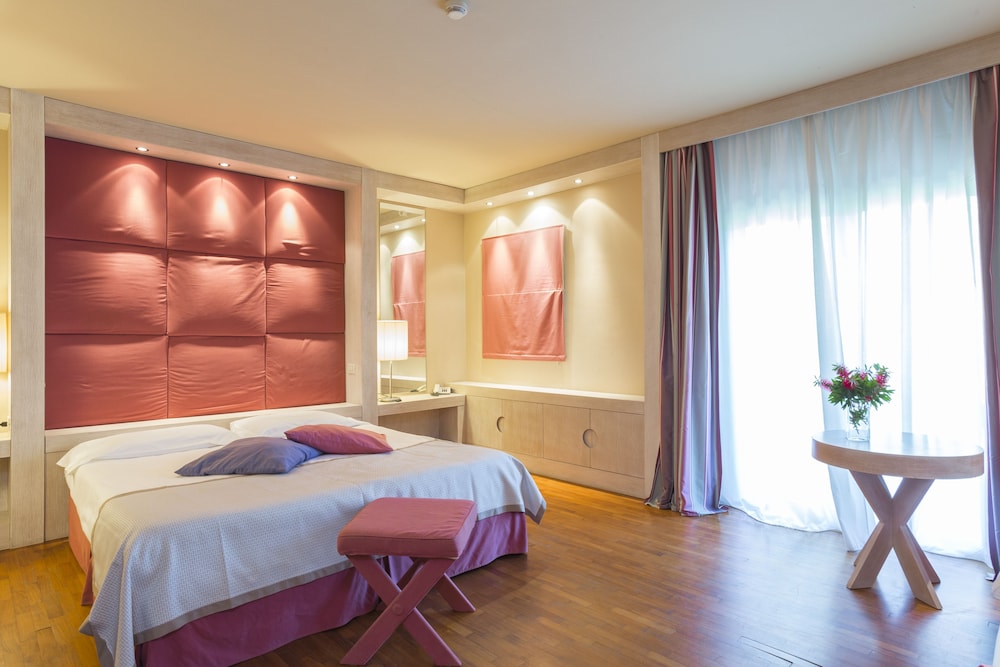 TH Tirrenia - Green Park Resort — Hotel rooms in Pisa, Tuscany