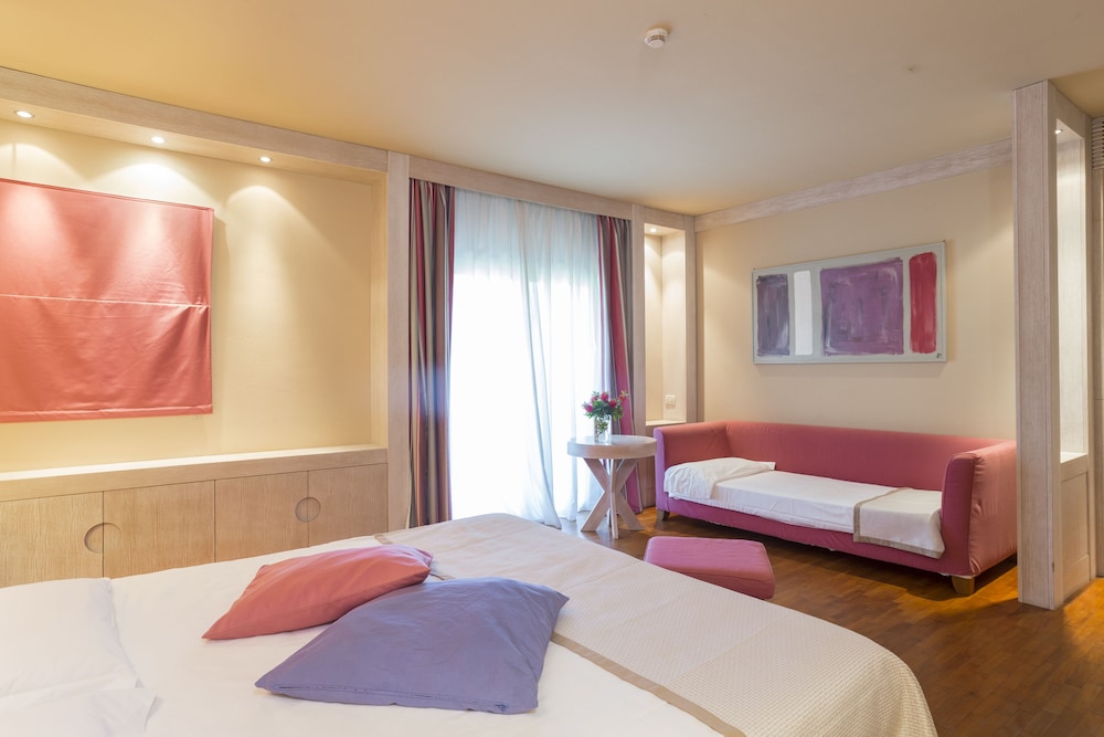 TH Tirrenia - Green Park Resort — Hotel rooms in Pisa, Tuscany