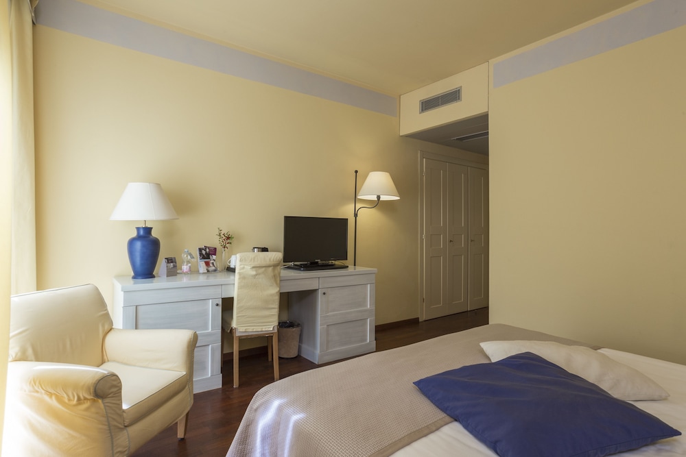 TH Tirrenia - Green Park Resort — Hotel rooms in Pisa, Tuscany