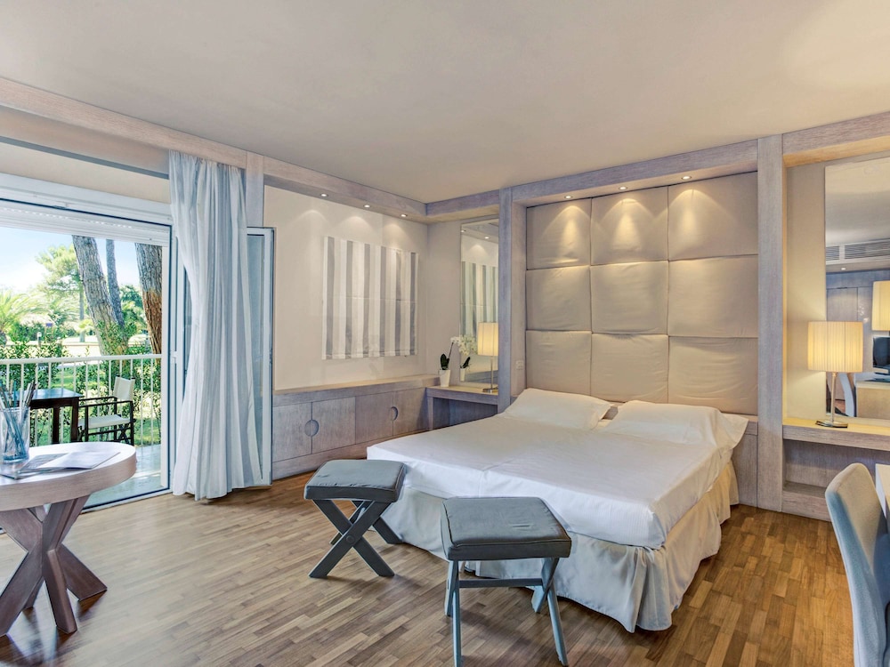 TH Tirrenia - Green Park Resort — Hotel rooms in Pisa, Tuscany