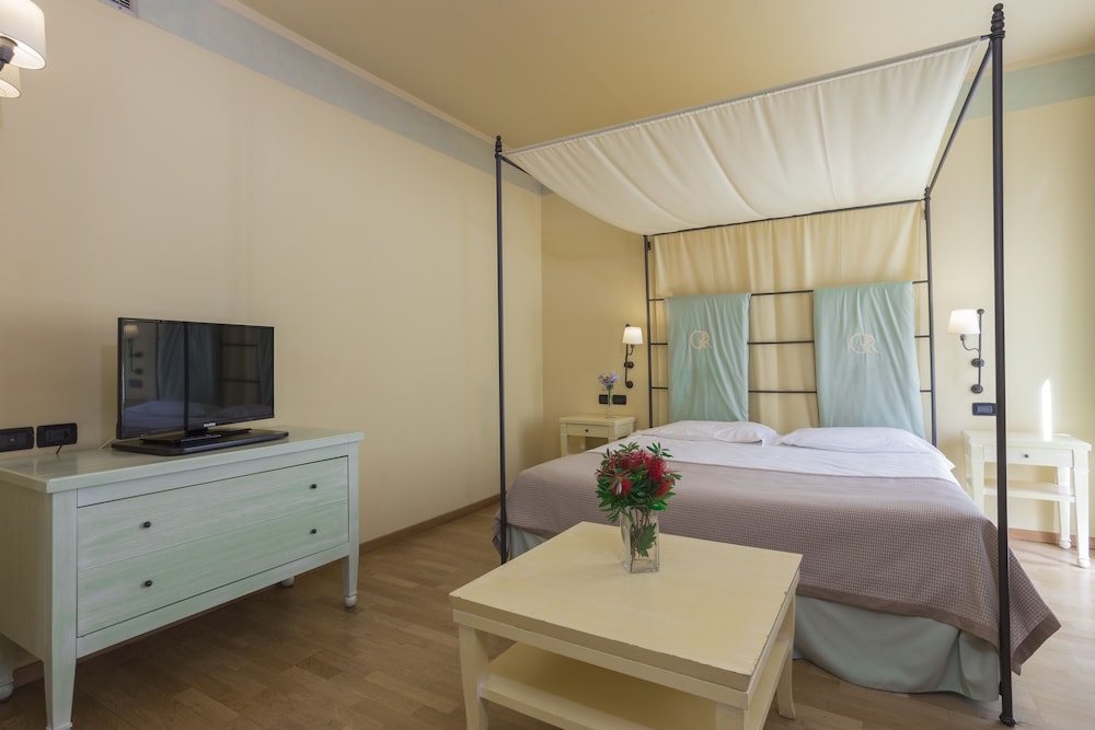 TH Tirrenia - Green Park Resort — Hotel rooms in Pisa, Tuscany