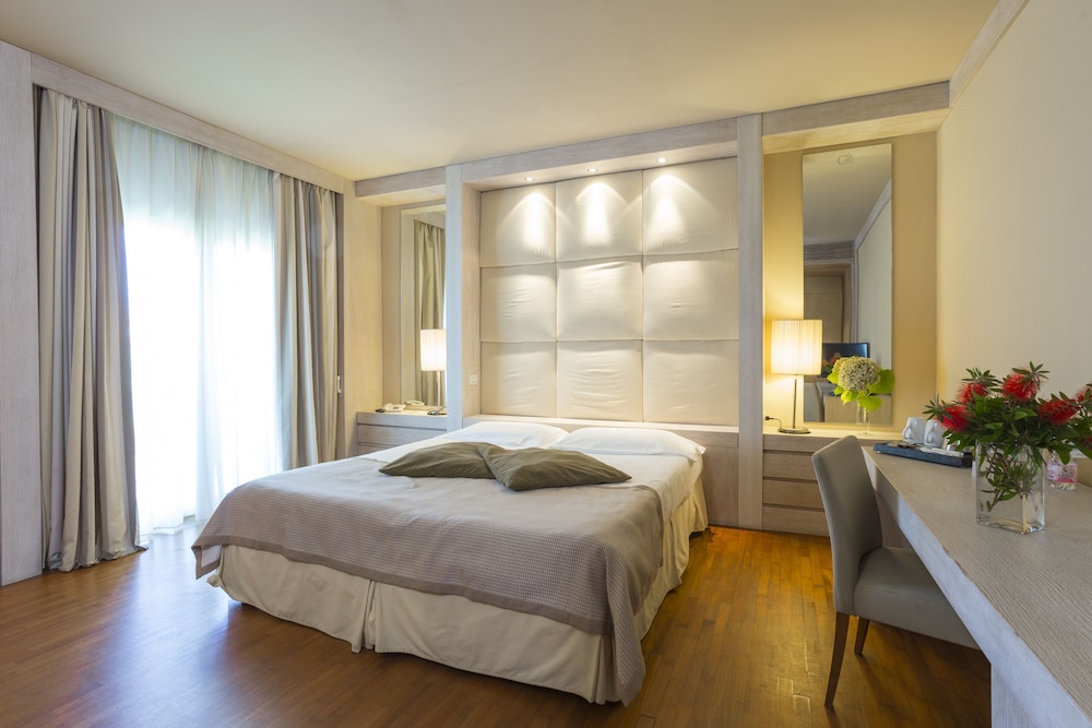 TH Tirrenia - Green Park Resort — Hotel rooms in Pisa, Tuscany