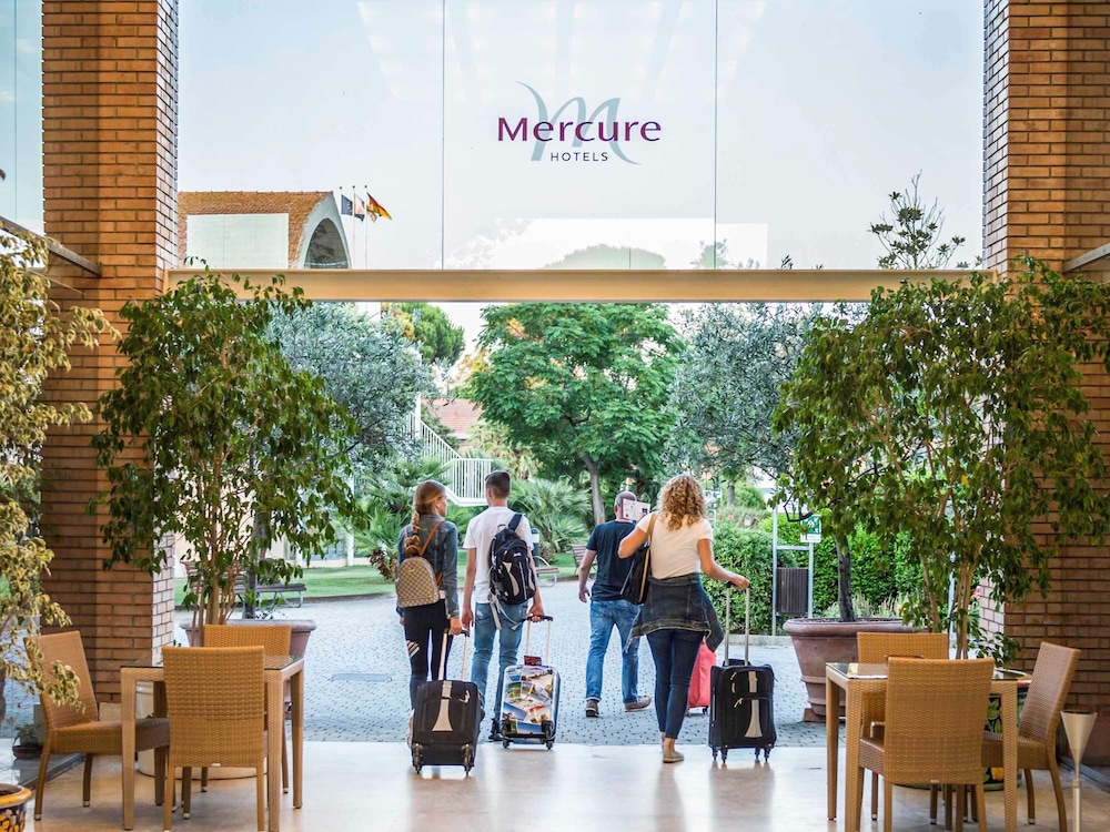 TH Tirrenia - Green Park Resort — Hotel building in Pisa, Tuscany