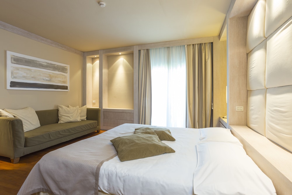 TH Tirrenia - Green Park Resort — Hotel rooms in Pisa, Tuscany