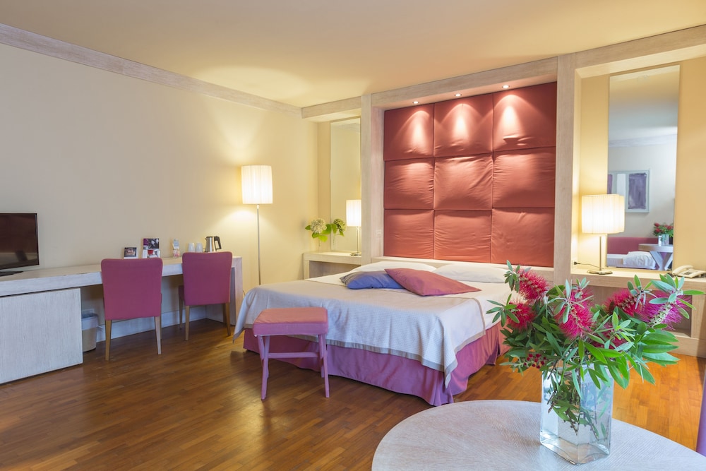 TH Tirrenia - Green Park Resort — Hotel rooms in Pisa, Tuscany