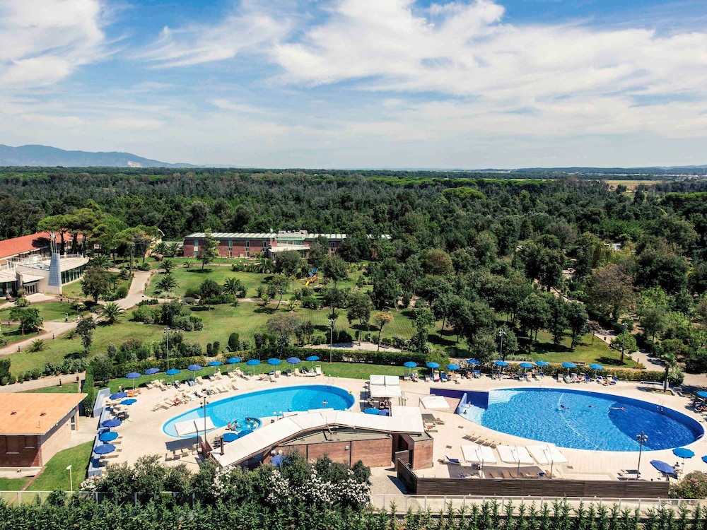TH Tirrenia - Green Park Resort — Swimming pool in Pisa, Tuscany