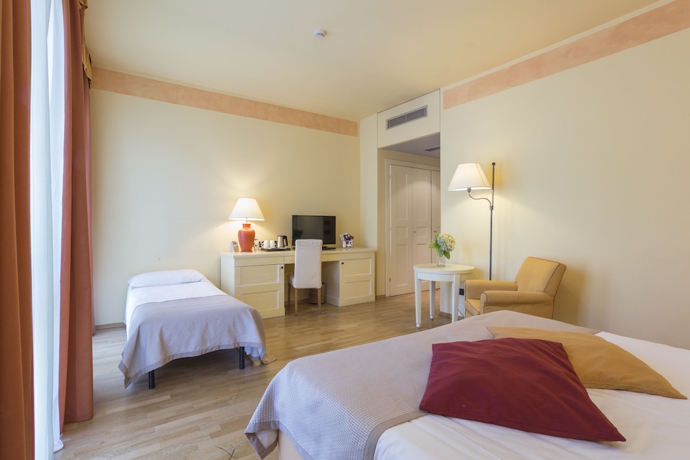 TH Tirrenia - Green Park Resort — Hotel rooms in Pisa, Tuscany