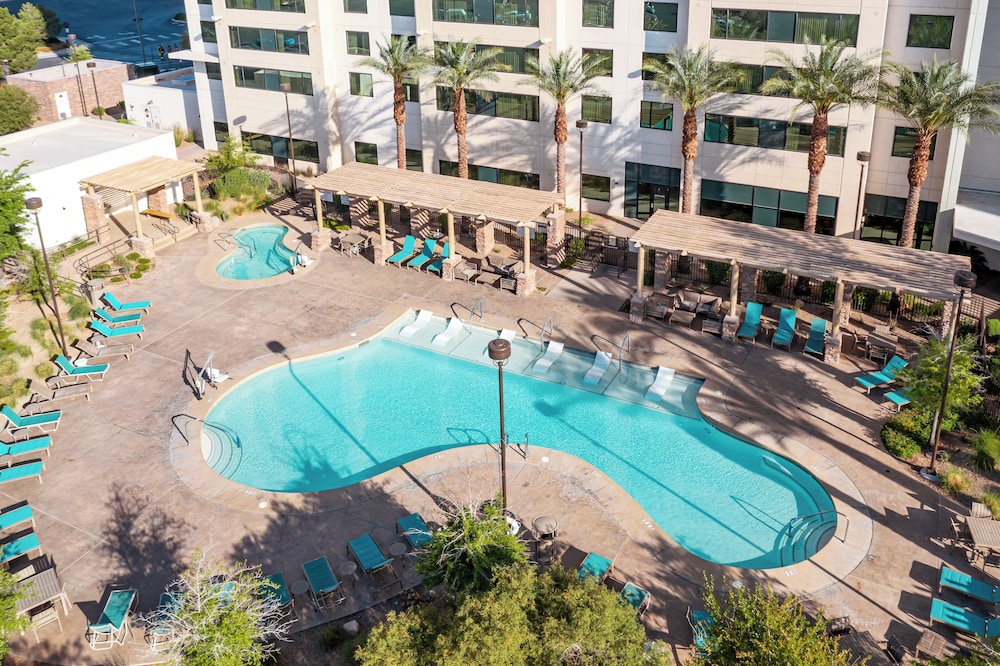 The Berkley Las Vegas — Swimming pool in Las Vegas, Nevada