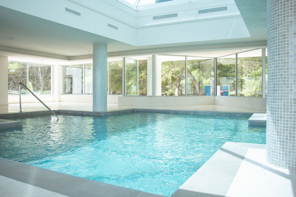 Hipotels Bahía Grande Aparthotel — Swimming pool in Cala Millor, Balearic Islands