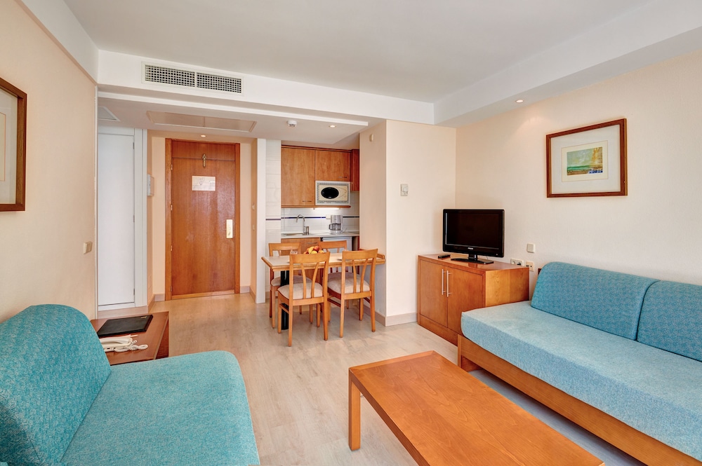 Hipotels Bahía Grande Aparthotel — Hotel rooms in Cala Millor, Balearic Islands