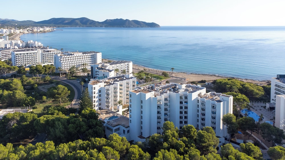 Hipotels Bahía Grande Aparthotel — Hotel building in Cala Millor, Balearic Islands