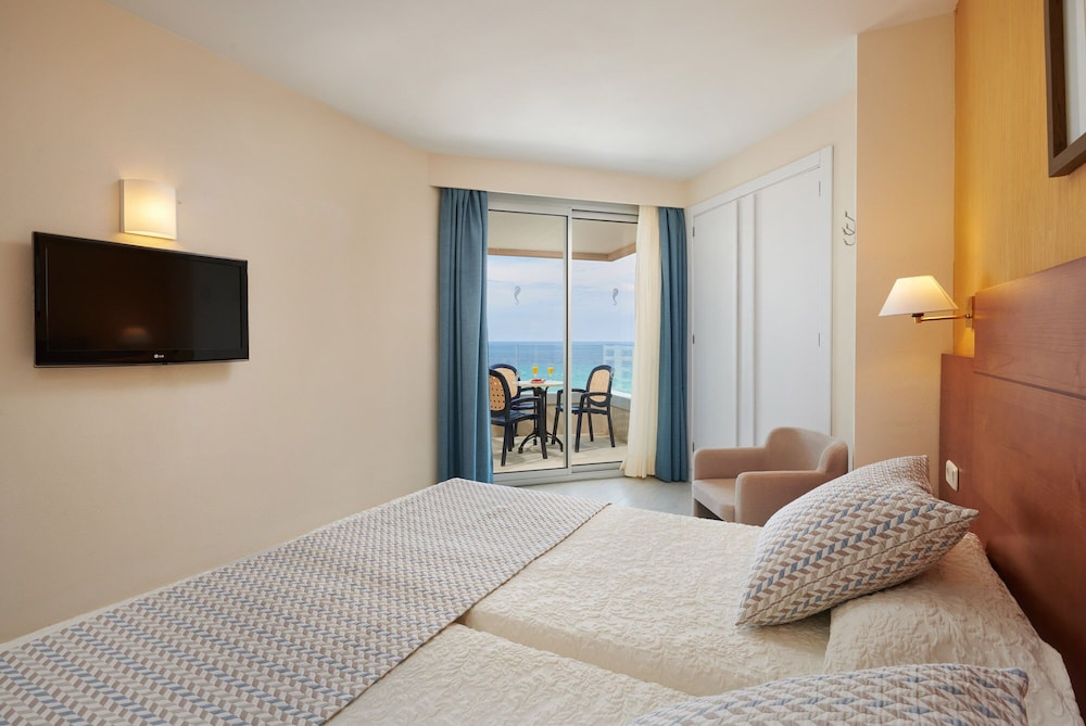 Hipotels Bahía Grande Aparthotel — Hotel rooms in Cala Millor, Balearic Islands