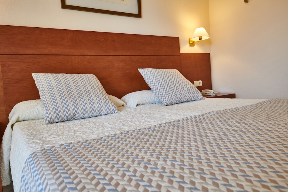 Hipotels Bahía Grande Aparthotel — Hotel rooms in Cala Millor, Balearic Islands