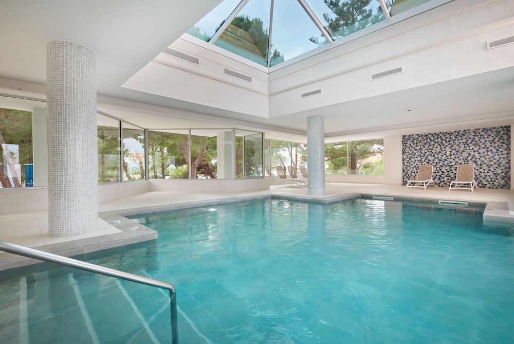Hipotels Bahía Grande Aparthotel — Swimming pool in Cala Millor, Balearic Islands