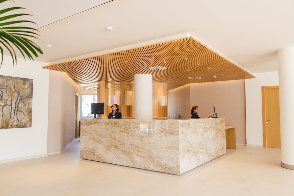 Hipotels Bahía Grande Aparthotel — Hotel building in Cala Millor, Balearic Islands