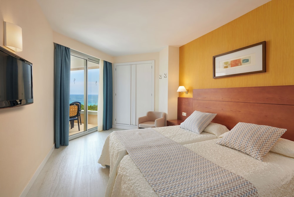 Hipotels Bahía Grande Aparthotel — Hotel rooms in Cala Millor, Balearic Islands