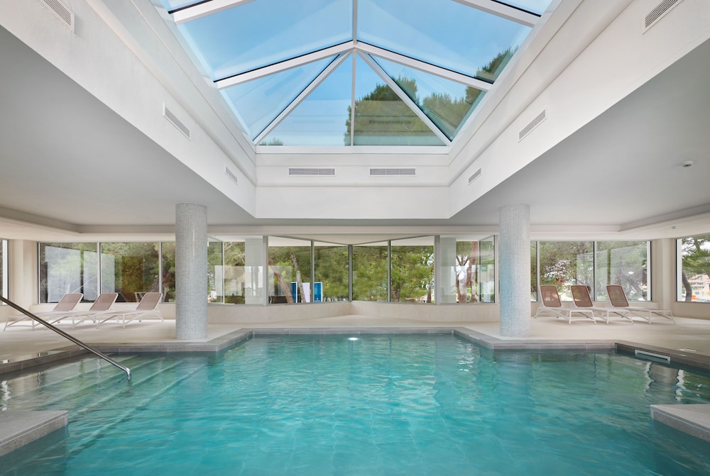 Hipotels Bahía Grande Aparthotel — Swimming pool in Cala Millor, Balearic Islands