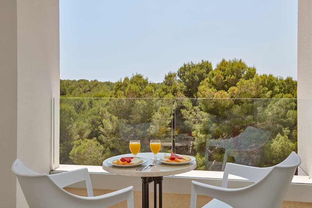 Hipotels Bahía Grande Aparthotel — Hotel rooms in Cala Millor, Balearic Islands