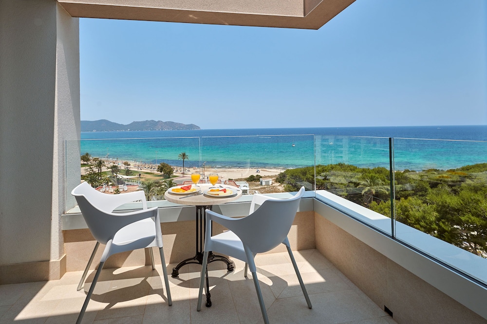 Hipotels Bahía Grande Aparthotel — Hotel rooms in Cala Millor, Balearic Islands