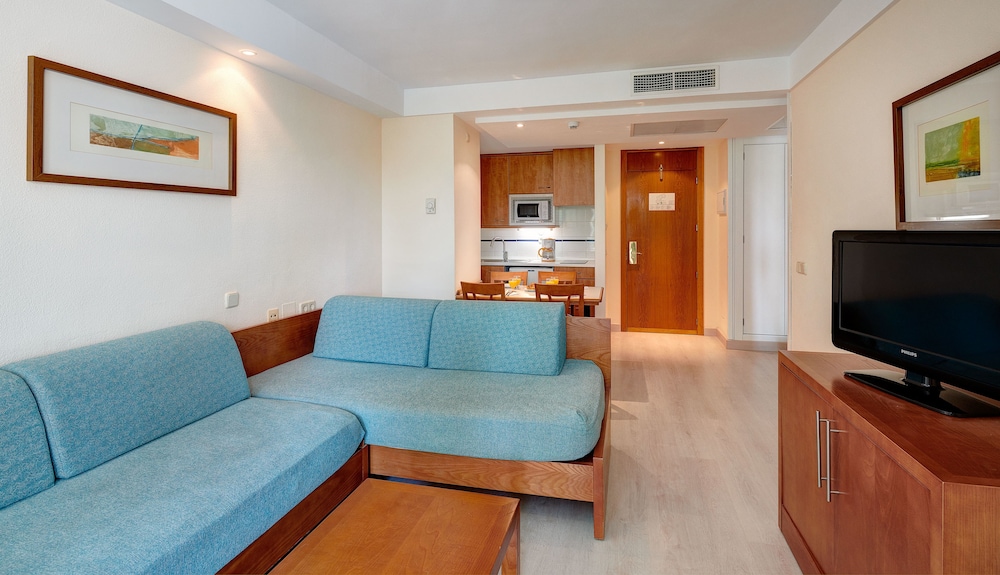Hipotels Bahía Grande Aparthotel — Hotel rooms in Cala Millor, Balearic Islands
