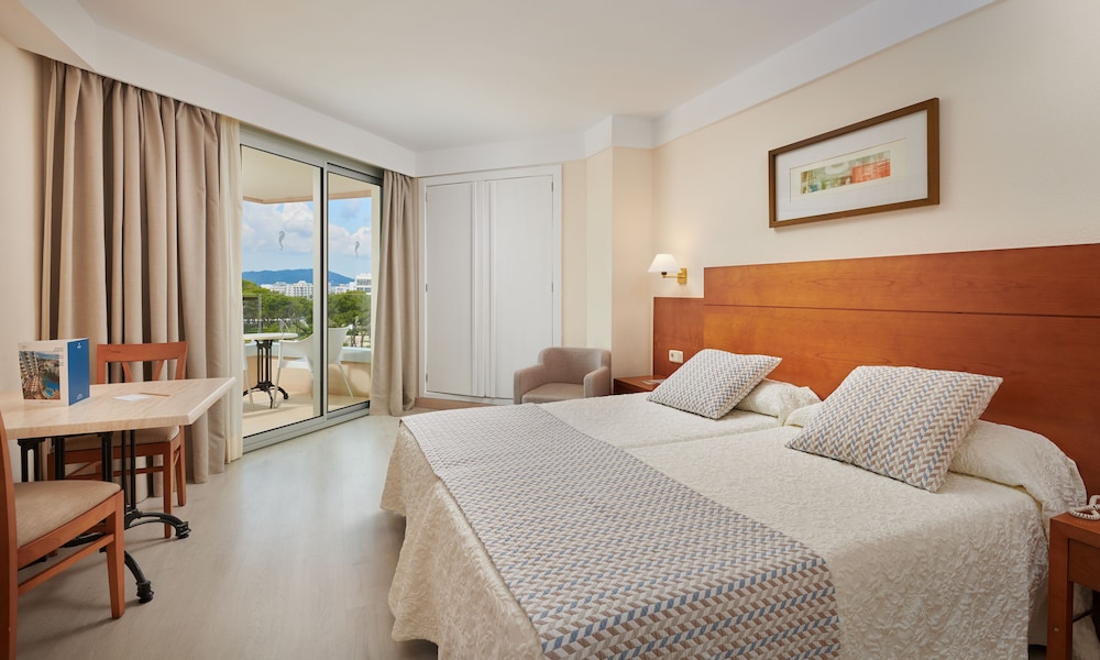 Hipotels Bahía Grande Aparthotel — Hotel rooms in Cala Millor, Balearic Islands