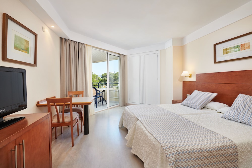 Hipotels Bahía Grande Aparthotel — Hotel rooms in Cala Millor, Balearic Islands