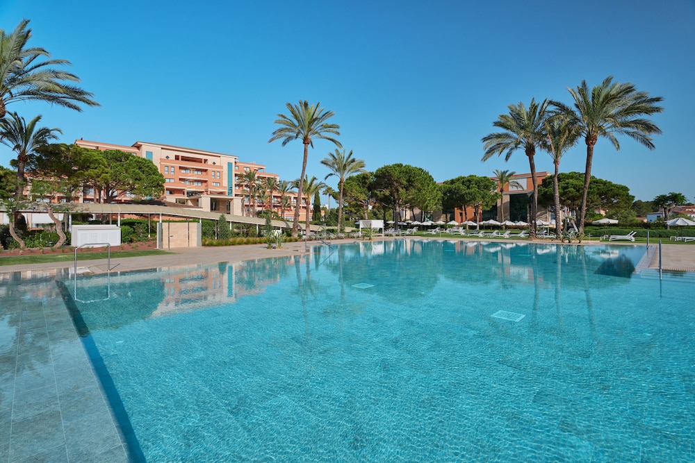 Hipotels Hipocampo Palace & Spa — Swimming pool in Cala Millor, Balearic Islands