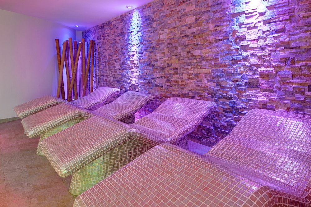 Hipotels Hipocampo Palace & Spa — Spa in Cala Millor, Balearic Islands