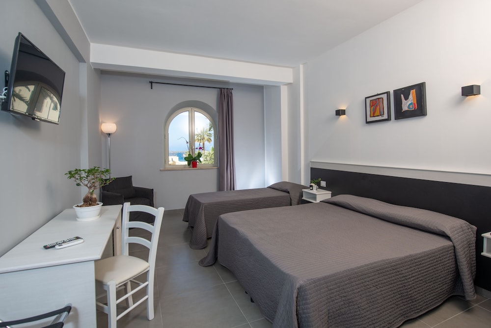 Hotel Hopps — Hotel rooms in Mazara del Vallo, Sicily