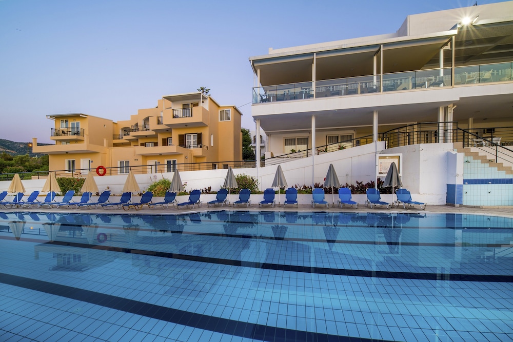 Horizon Beach Hotel — Swimming pool in Stalida