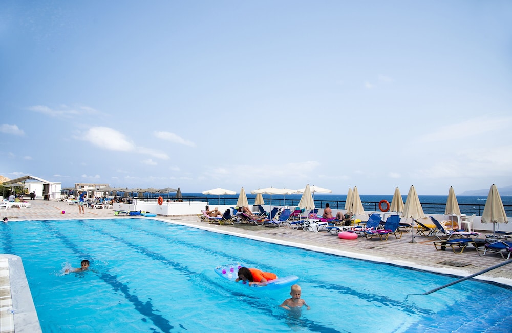 Horizon Beach Hotel — Swimming pool in Stalida