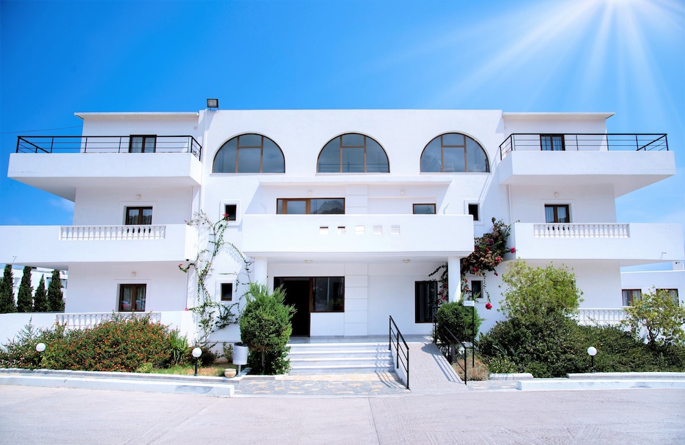 Horizon Beach Hotel — Hotel building in Stalida