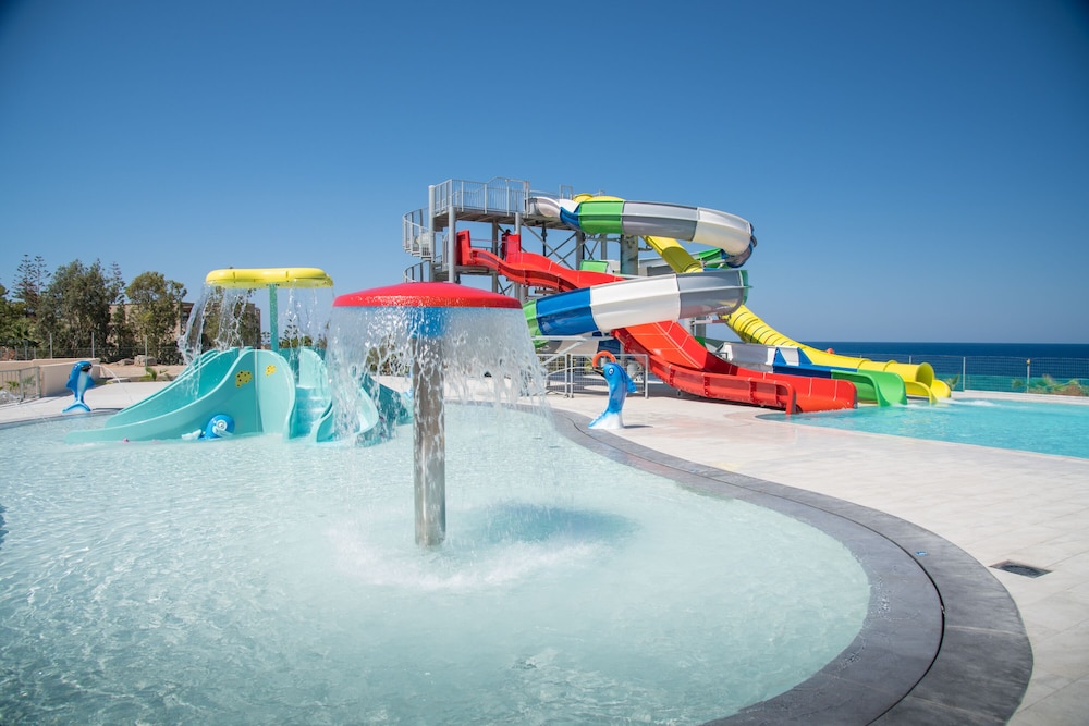 Horizon Beach Hotel — Swimming pool in Stalida