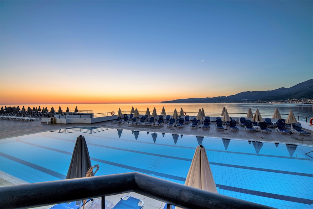 Horizon Beach Hotel — Swimming pool in Stalida