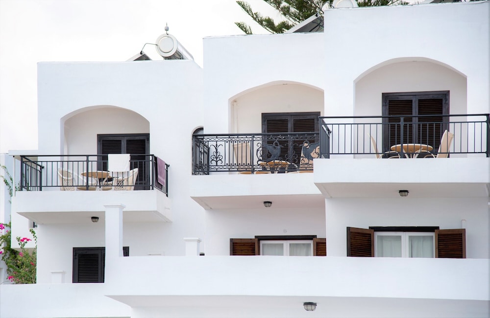 Horizon Beach Hotel — Hotel building in Stalida