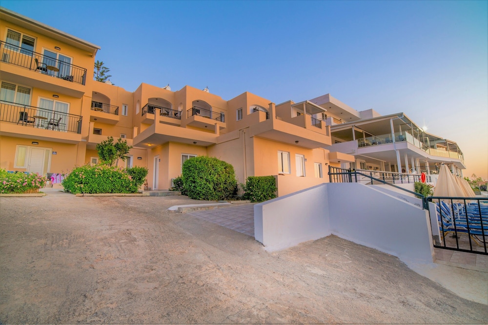 Horizon Beach Hotel — Hotel building in Stalida