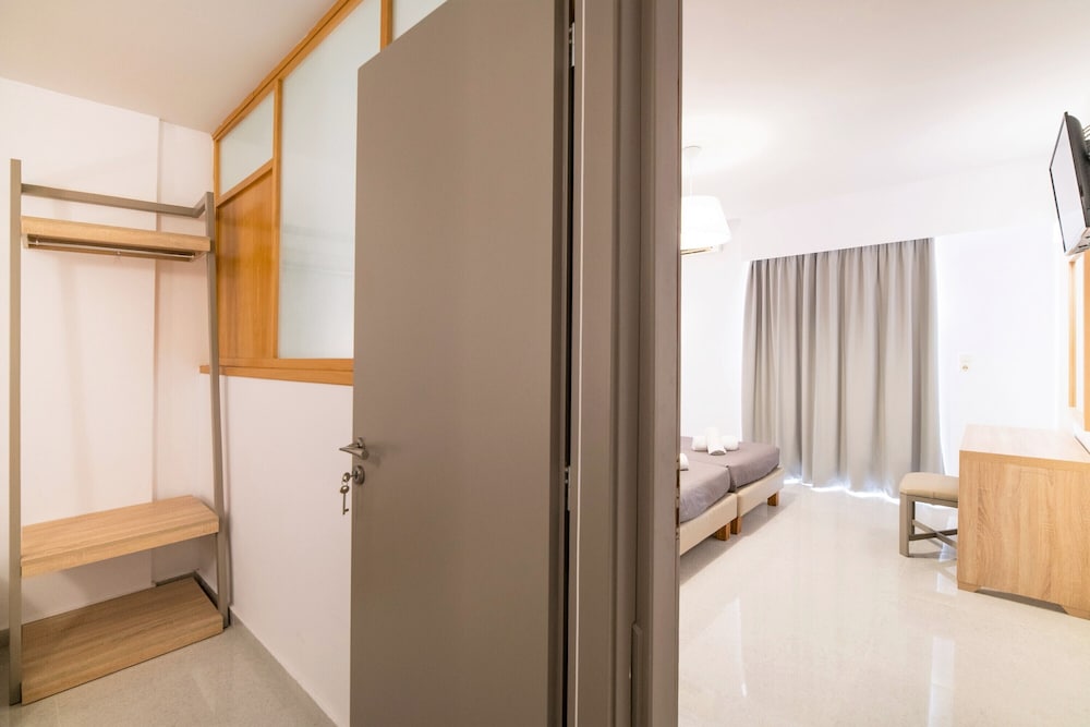 Horizon Beach Hotel — Hotel rooms in Stalida
