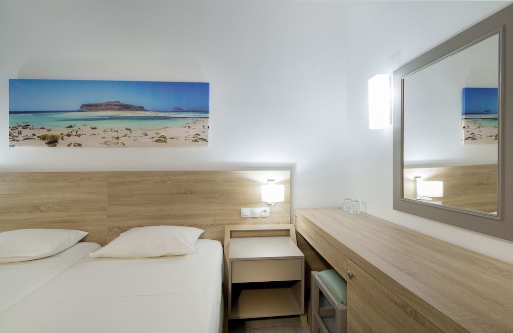 Horizon Beach Hotel — Hotel rooms in Stalida