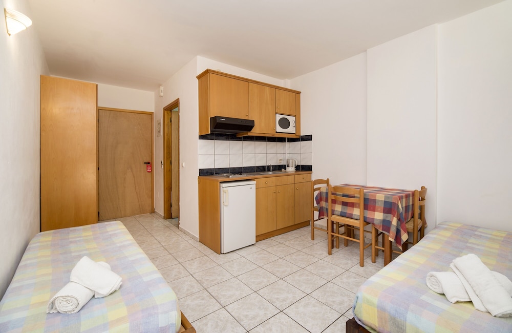 Horizon Beach Hotel — Hotel rooms in Stalida
